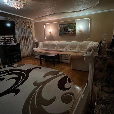 Просторі Та Комфортні Апартаменти «Д.І.М.» Kamieniec Podolski Zewnętrze zdjęcie
